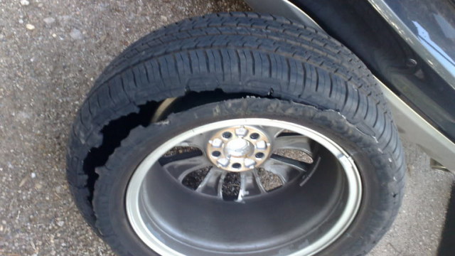 5-tips-to-follow-in-case-of-a-tyre-blowout-pakwheels-blog