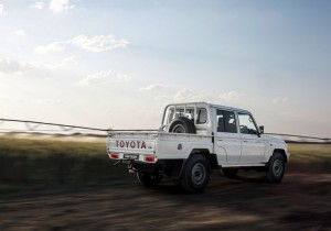 2013 Toyota-Land-Cruiser-03