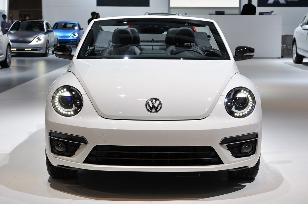 vw-beetle-convertible-r-line-chicago-auto-show