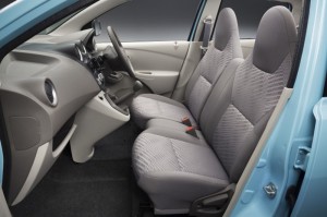 2013-datsun-go-13