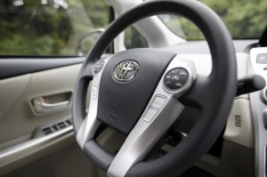 25-2012-toyota-prius-v