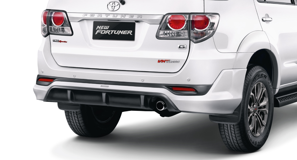 Toyota-Fortuner-TRD-rear
