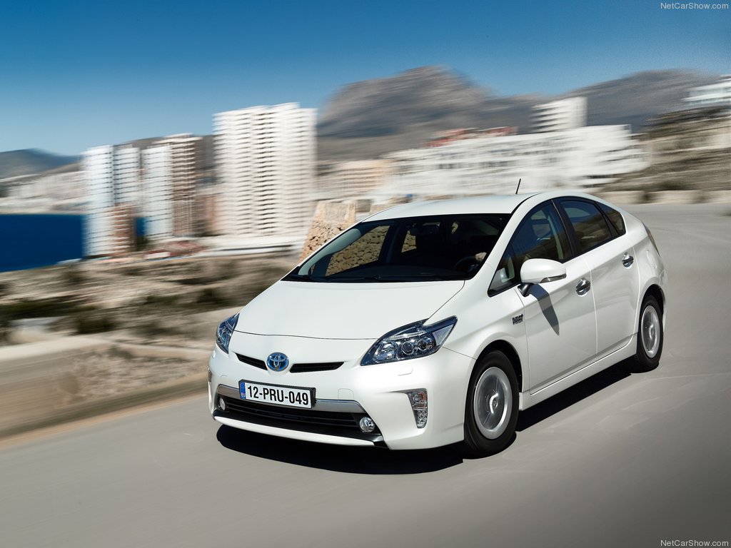 Toyota Prius Plug In Hybrid 2013 1024x768   01 