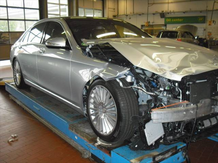 world-s-first-crashed-w222-s-class-is-up-for-sale-photo-gallery_1