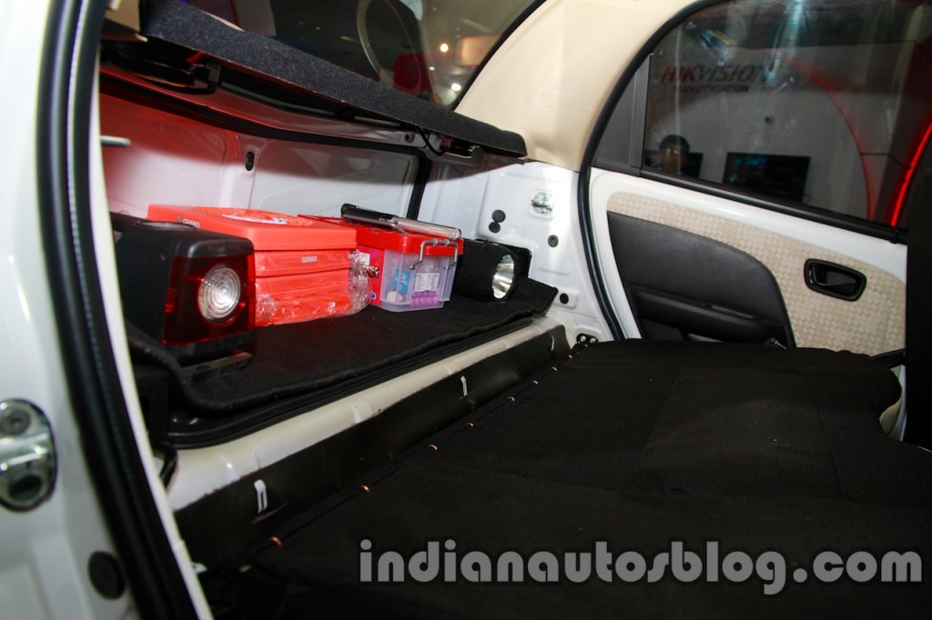 Tata-Nano-police-patrol-vehicle-first-aid-kit-and-torch-light-1024×682