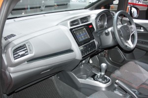 2014-Honda-Fit-RS-dashboard
