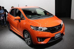 2014-Honda-Fit-RS-front-three-quarter