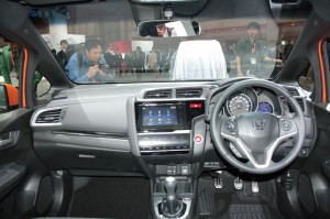 2014-Honda-Fit-RS-interiors