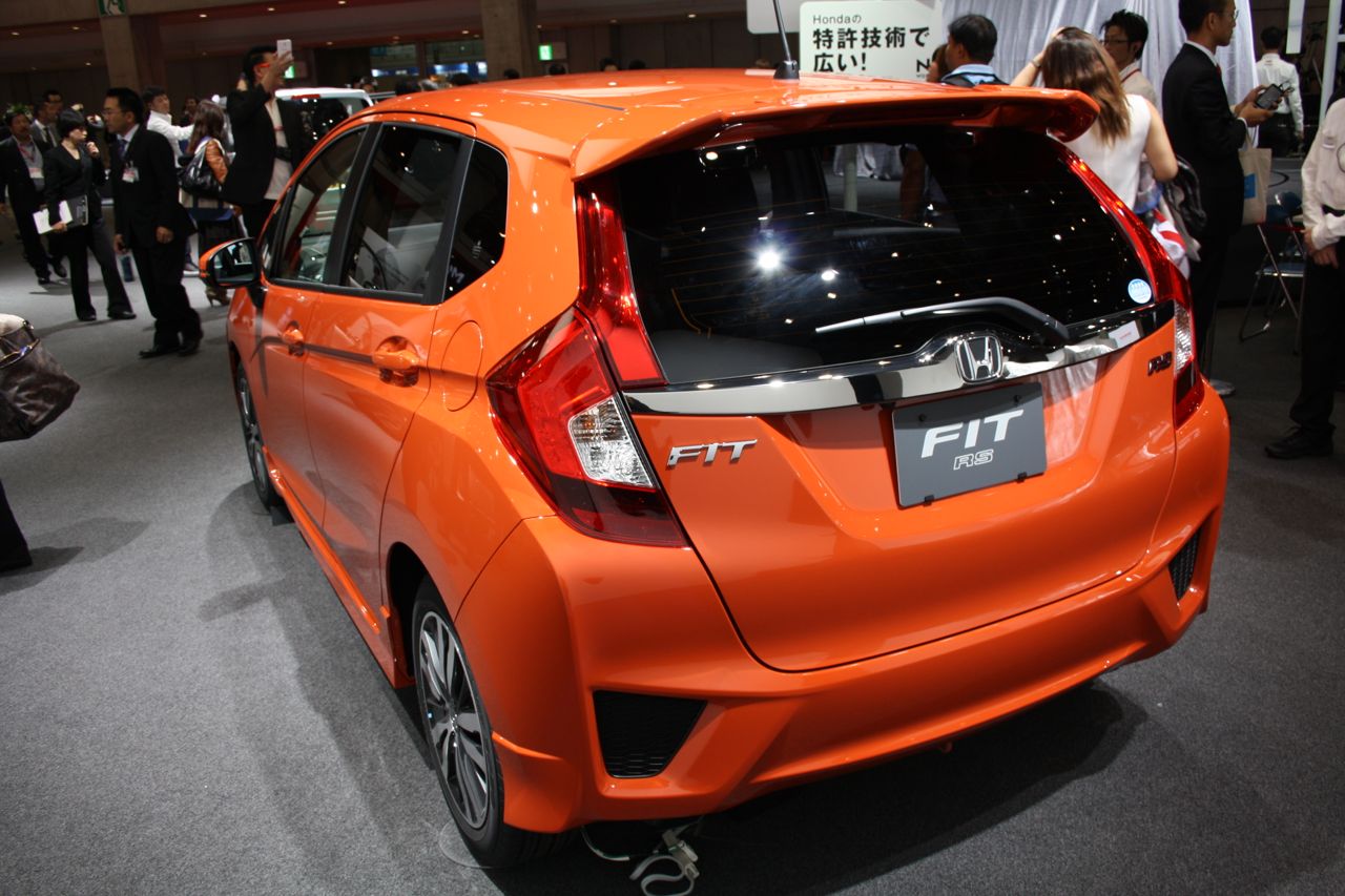 2014-Honda-Fit-RS-rear-quarter