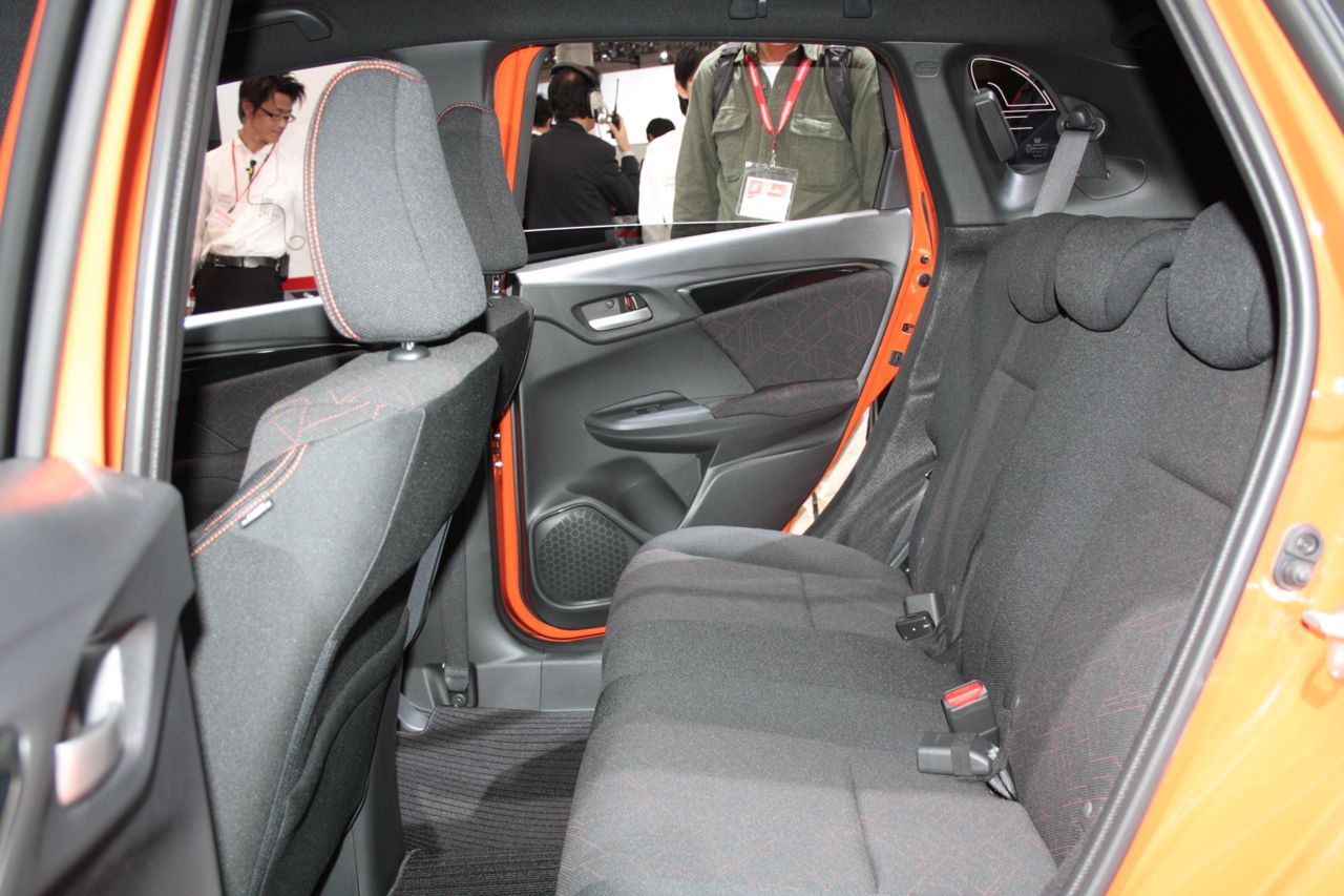 2014-Honda-Fit-RS-rear-seats