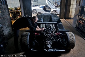 article-2525154-1A27F3BF00000578-335_634x423