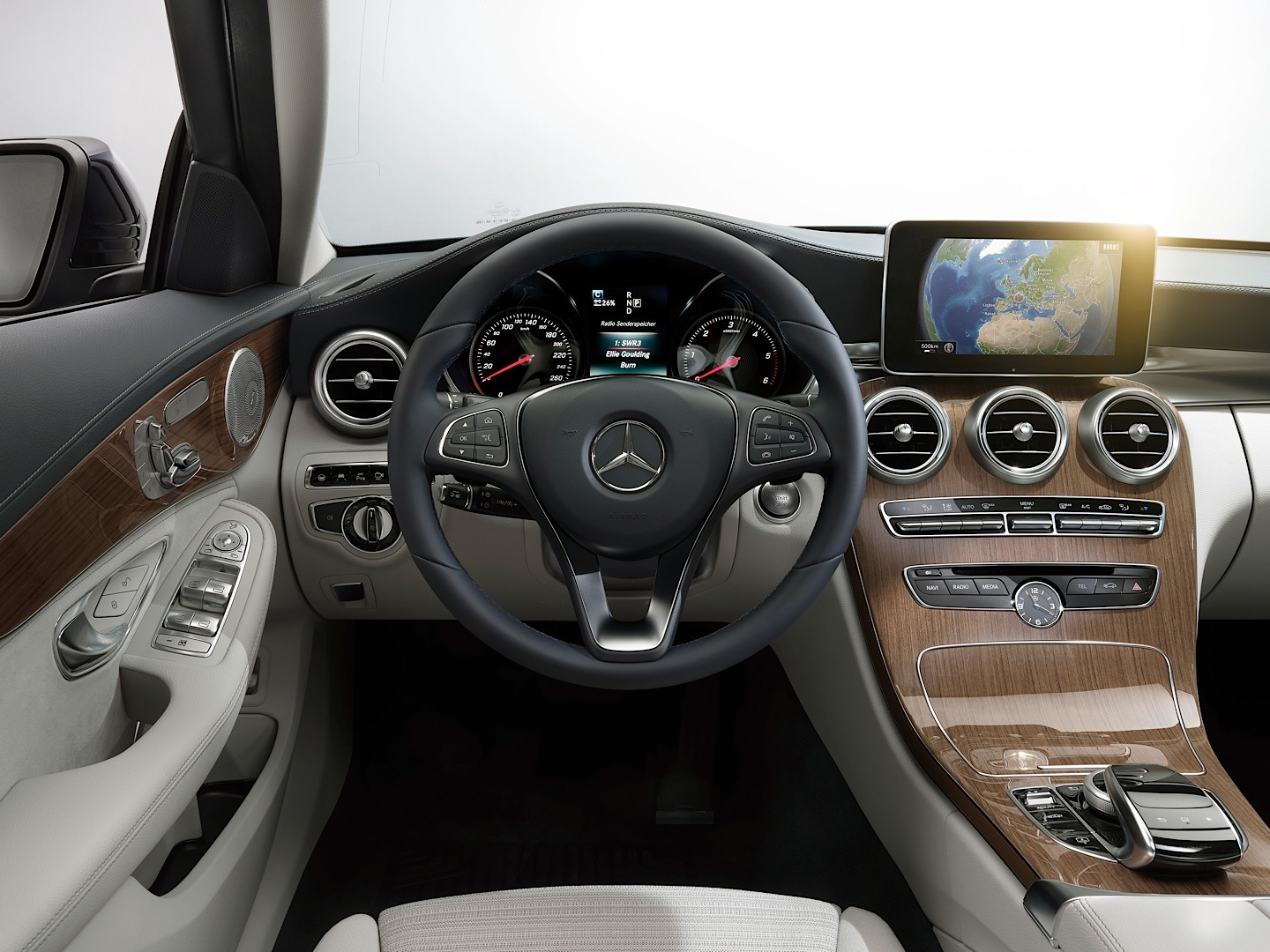 check-out-the-first-official-footage-with-the-new-c-class-w205-video-1080p-2