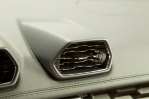 http---image.motortrend.com-f-roadtests-exotic-1312_2015_lamborghini_huracan_first_look-59411456-2015-Lamborghini-Huracan-air-vents