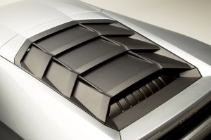 http---image.motortrend.com-f-roadtests-exotic-1312_2015_lamborghini_huracan_first_look-59412029-2015-Lamborghini-Huracan-louvers