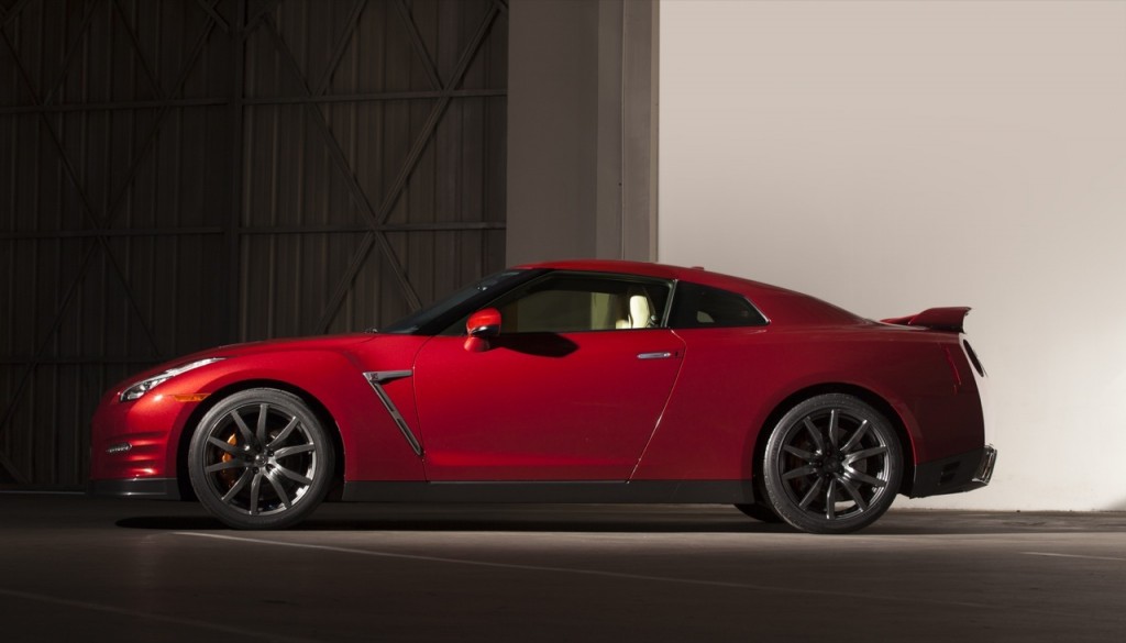 2015-nissan-gt-r-2-1