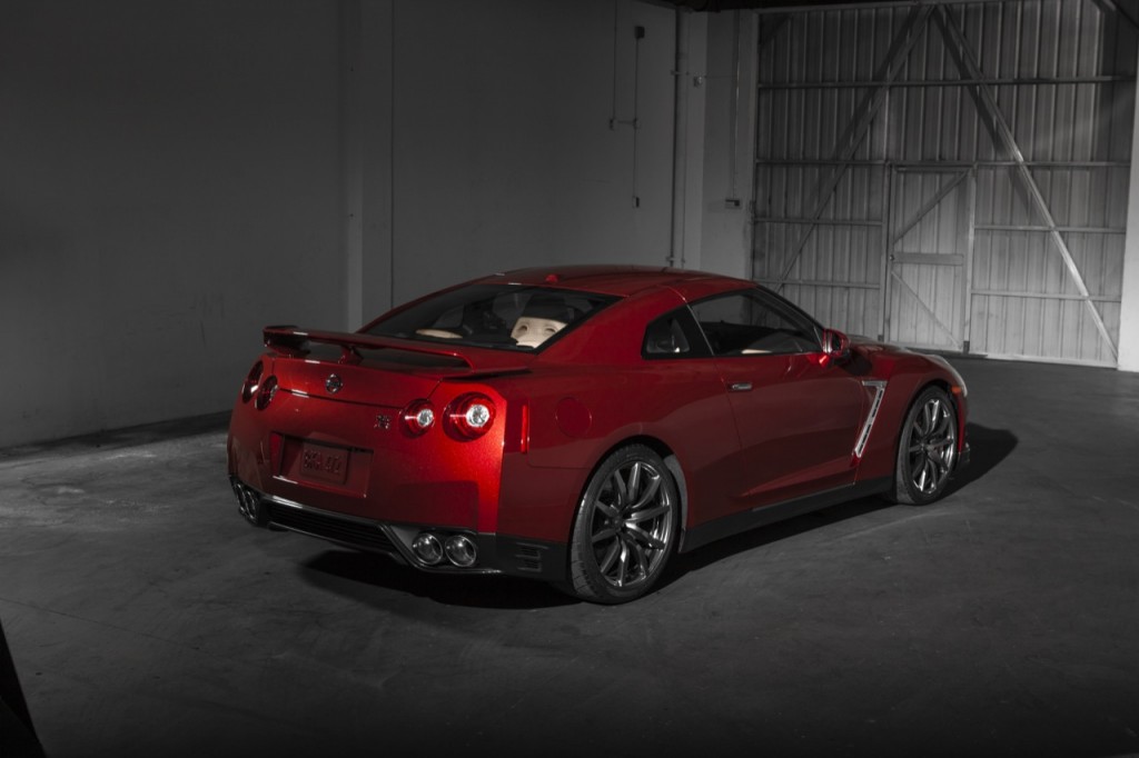 2015-nissan-gt-r-4-1