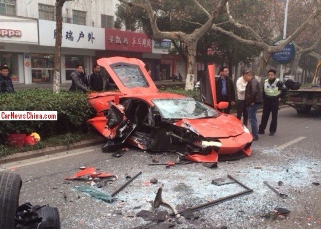 lamborghini-aventador-lp700-4-damaged-beyond-repair-in ...