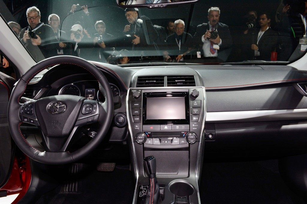 2015-toyota-camry-15-1