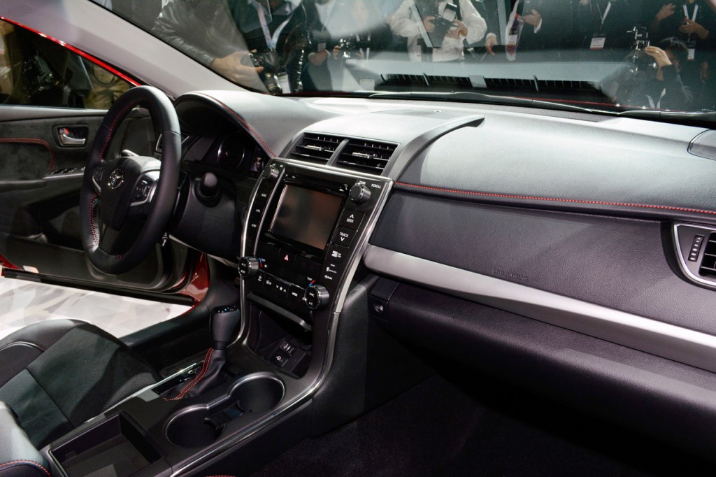 2015-toyota-camry-16-1