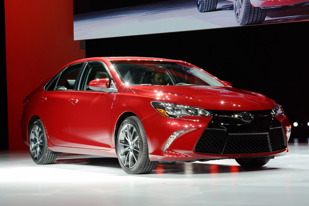 2015 Toyota Camry unveiled at the New York Auto Show - PakWheels Blog
