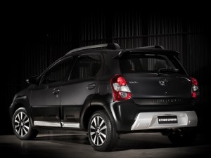 Toyota-Etios-Cross-rear