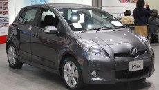 2008_Toyota_Vitz_01