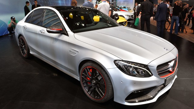 01-2016-mercedes-amg-c63-paris-1