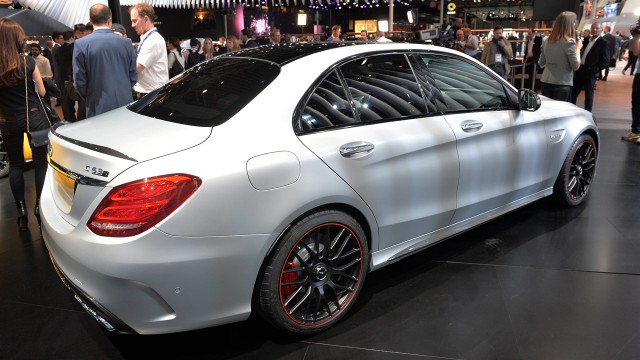 04-2016-mercedes-amg-c63-paris-1