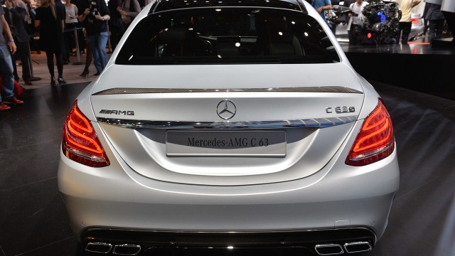 06-2016-mercedes-amg-c63-paris-1