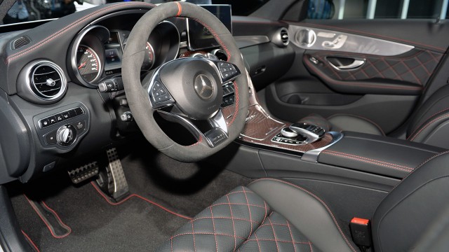 11-2016-mercedes-amg-c63-paris-1