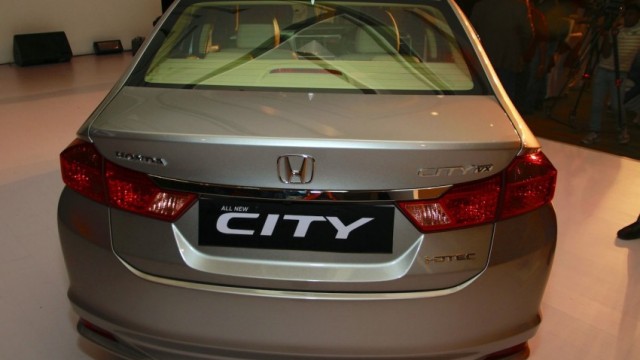 2014-Honda-City-India-13-850x636