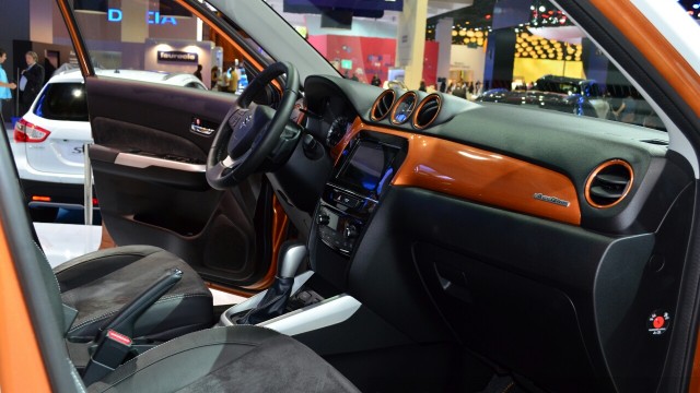 2015-Suzuki-Vitara-front-seats-at-the-2014-Paris-Motor-Show