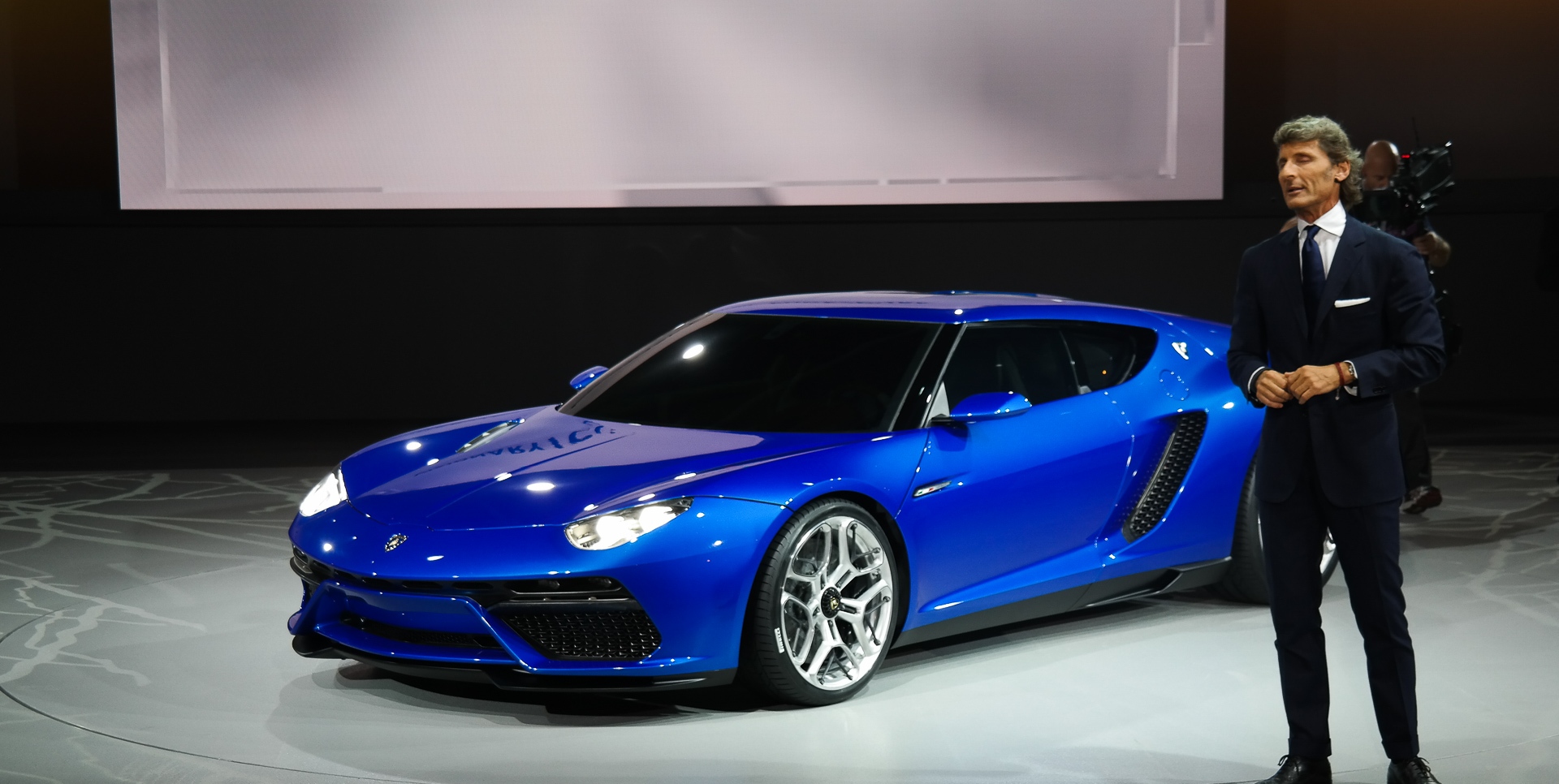 Lamborghini's first ever hybrid 'Asterion LP910-4' revealed - PakWheels Blog