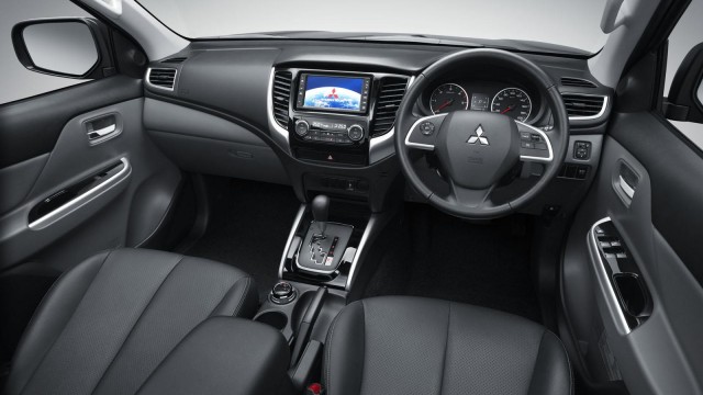 2015-mitsubishi-triton-l200-debuts-in-thailand-video-photo-gallery_13