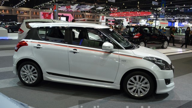 2015-Suzuki-Swift-RX-front-three-quarters-at-the-2014-Thailand-International-Motor-Expo