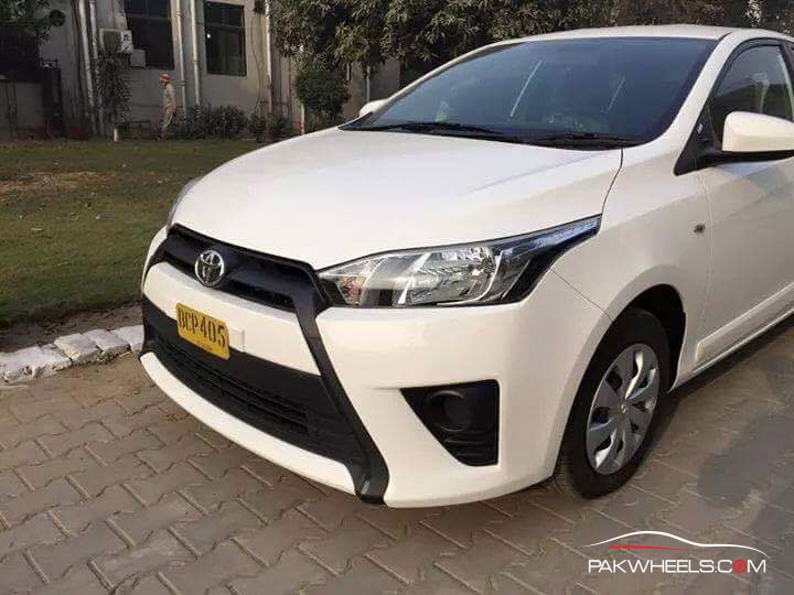 Toyota Vitz 2015 Pakistan (1)