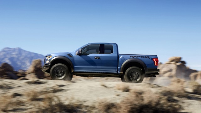 005-ford-f150-raptor-1