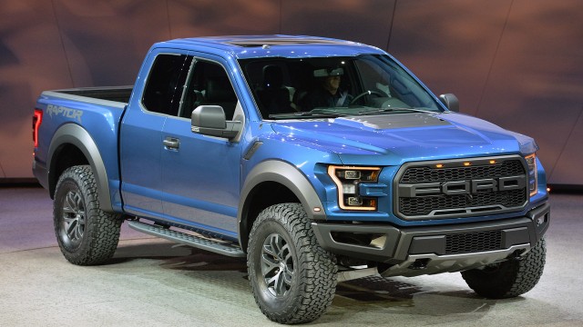 01-2017-ford-f150-raptor-detroit-1