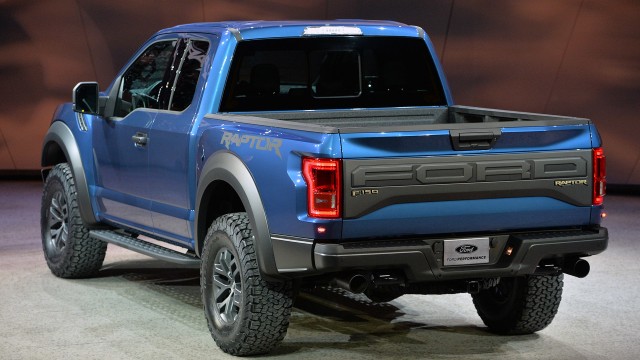 02-2017-ford-f150-raptor-detroit-1
