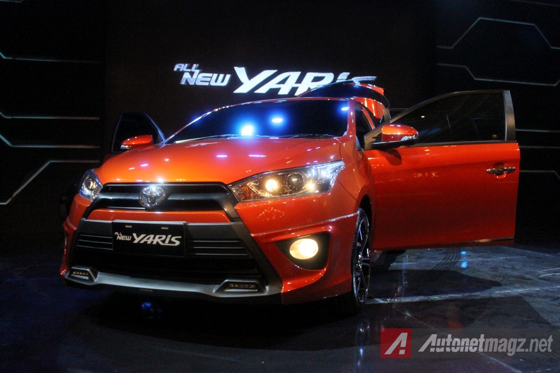 2014-Toyota-Yaris-Front-Angle