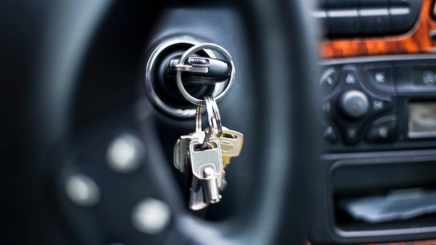 here-s-how-to-remove-stuck-car-key-from-the-ignition-pakwheels-blog