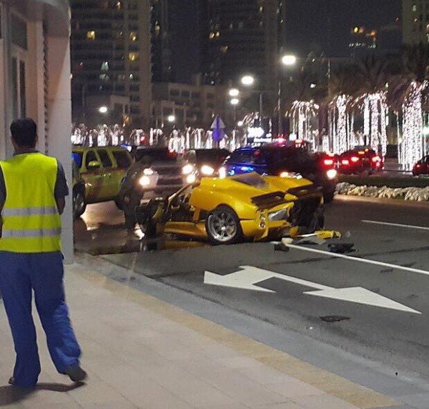 seeing-one-of-only-25-pagani-zonda-f-totaled-might-bring-a-tear-to-your-eye_1