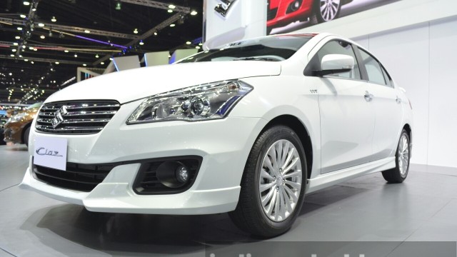 Suzuki-Ciaz-Aero-front-three-quarter-at-the-2015-Bangkok-Motor-Show