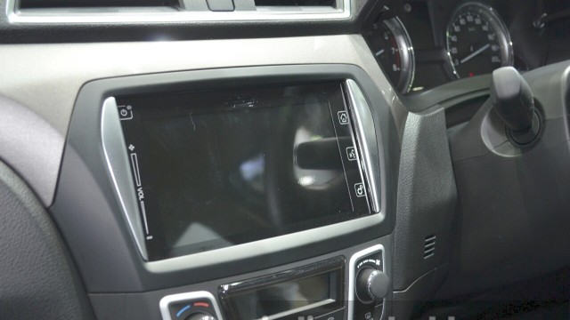 Suzuki-Ciaz-Aero-infotainment-at-the-2015-Bangkok-Motor-Show