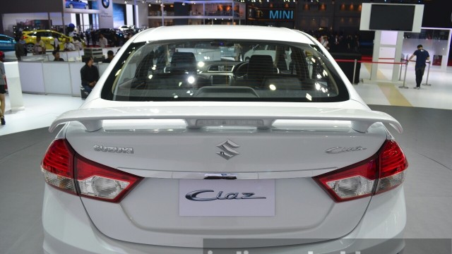 Suzuki-Ciaz-Aero-rear-spoiler-at-the-2015-Bangkok-Motor-Show