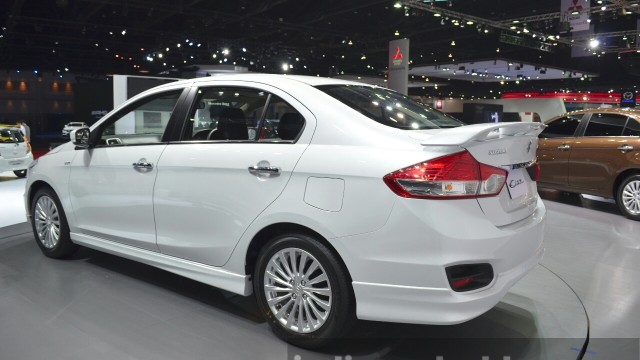 Suzuki-Ciaz-Aero-rear-three-quarter-at-the-2015-Bangkok-Motor-Show