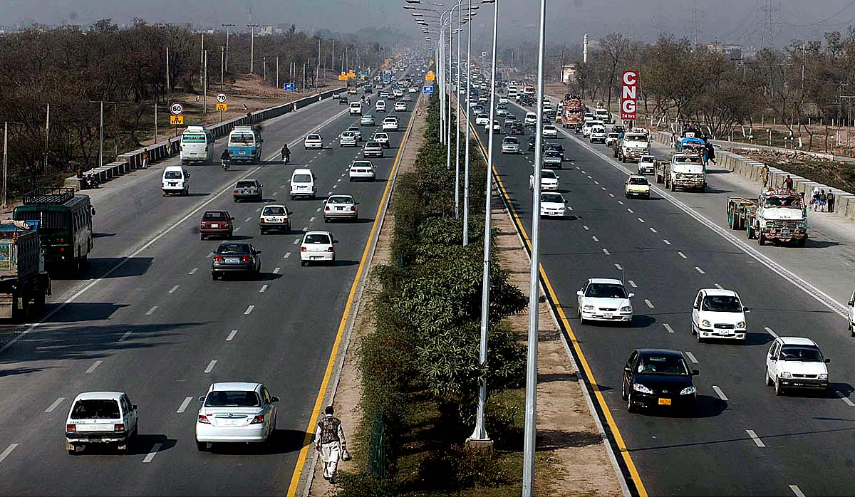 CDA Is All Geared Up To Expand Islamabad Highway To 8 Lanes PakWheels   Islamabad Expressway 