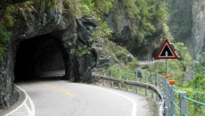 1312624337_taroko-gorge-road-tayvan2