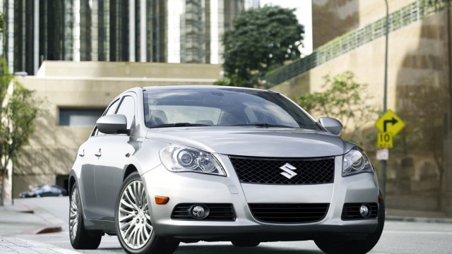 Suzuki-Kizashi_2010