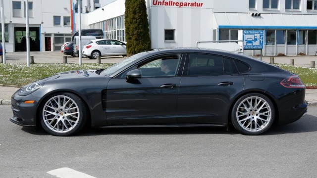 2017 Porsche Panamera Mule Leak